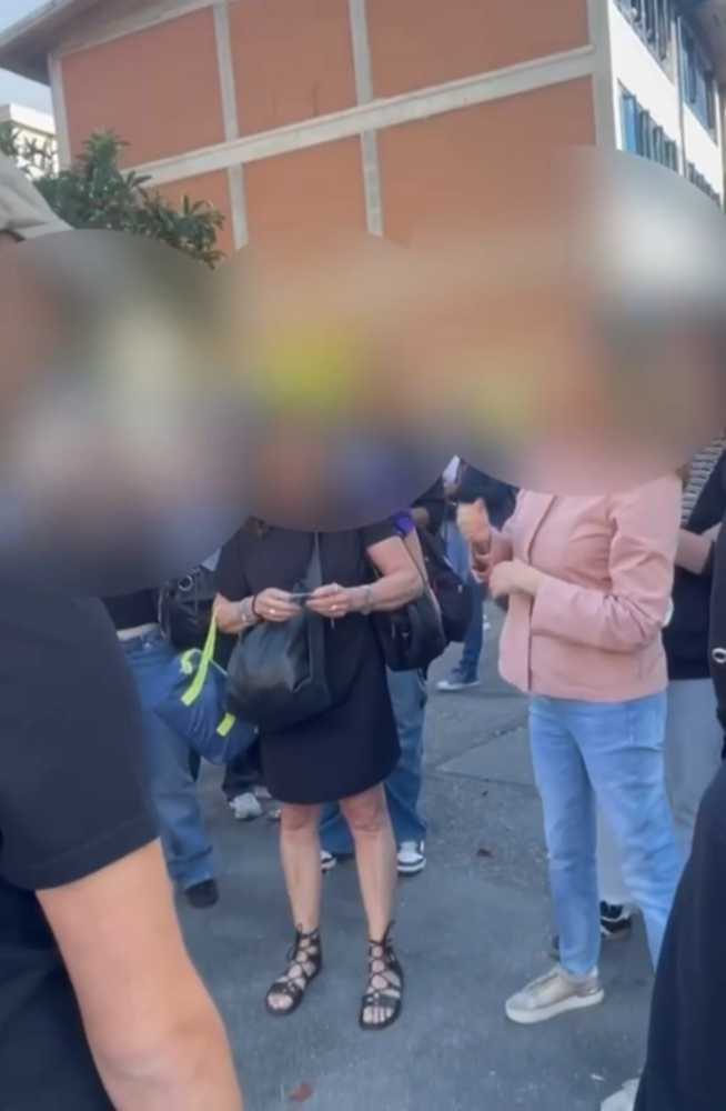 Tensioni di fronte a una scuola durante volantinaggio di Gioventù Nazionale