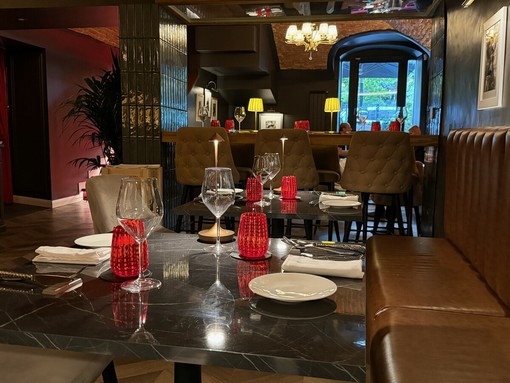 Casa Carnera: una cucina da precisare in un contesto che punta in modo evidente all’eleganza Casa Carnera: una cucina da precisare in un contesto che punta in modo evidente all’eleganza
