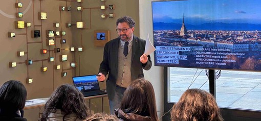 Le trasformazioni urbanistiche di Torino spiegate agli studenti dell’urban school di sciences po di Parigi Le trasformazioni urbanistiche di Torino spiegate agli studenti dell’urban school di sciences po di Parigi