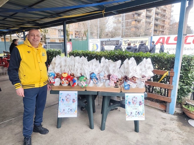 Il presidente Franco Mesiano con le uova benefiche
