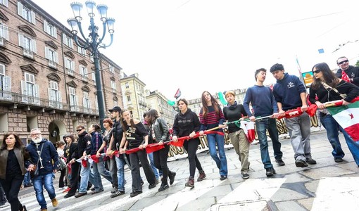 Scontri del Primo Maggio, Lo Russo condanna le violenze ma la destra lo contesta. In mattinata spintoni tra PD e comunisti