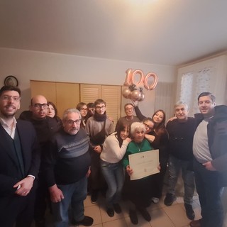 Cento candeline in via Lauro Rossi: Barriera festeggia nonna Maria Concetta