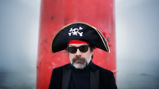 Guido Catalano alle Ogr Talks per un reading stellare  con le musiche di Matteo Castellan
