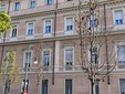 Enrico si prende cura dei giardini del Borgo Nuovo