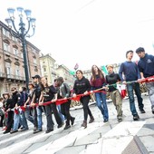 Scontri del Primo Maggio, Lo Russo condanna le violenze ma la destra lo contesta. In mattinata spintoni tra PD e comunisti