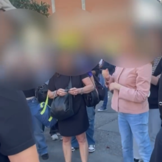 Tensioni di fronte a una scuola durante volantinaggio di Gioventù Nazionale