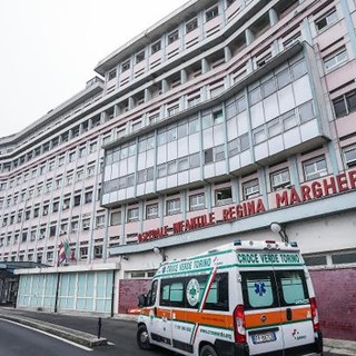 Bambina di otto anni precipita sulle rampe di un garage: è in gravi condizioni