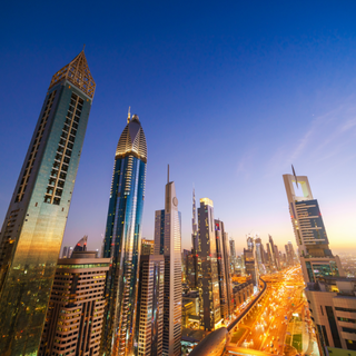 Sostenibilità negli Emirati: gli UAE rafforzano la partnership energetica strategica con il Giappone