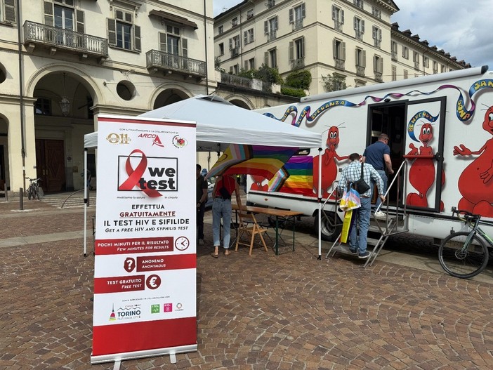 Torino Pride: 150 test hiv e sifilide effettuati dai volontari Fast Track City Torino Pride: 150 test hiv e sifilide effettuati dai volontari Fast Track City