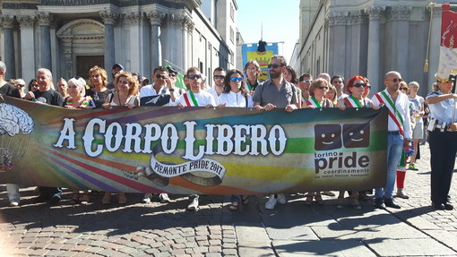 In migliaia hanno sfilato al Torino Pride (FOTO E VIDEO)