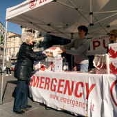 Colomba della Pace: continua la campagna di Emergency nelle piazze italiane