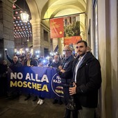 Flash mob di Futuro Nazionale in piazza Palazzo di Città contro la moschea alle ex Fonderie Nebiolo