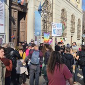 Proteste fuori dal salone dei Cavalieri di Pinerolo per l'evento vannacciano