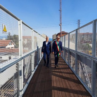 Chivasso: rinnovata la storica passerella pedonale della stazione