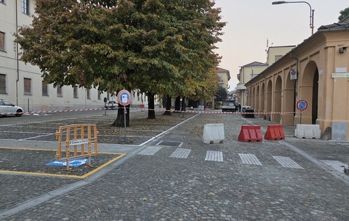 Cavour fa un sondaggio sulla disposizione del mercato e sul traffico in via Giolitti Cavour fa un sondaggio sulla disposizione del mercato e sul traffico in via Giolitti