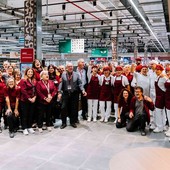 Foto di gruppo dei lavoratori Ipercoop di Beinasco