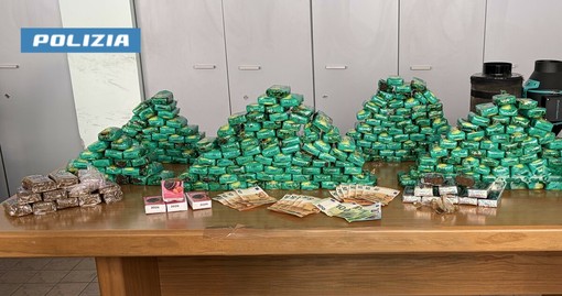 Lingotto, sequestrati 33 kg di hashish in un appartamento: arrestato un 24enne Lingotto, sequestrati 33 kg di hashish in un appartamento: arrestato un 24enne