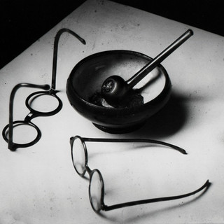 Photo credits: André Kertész - Mondrian's Glasses and Pipe, Paris, France, 1926/1970s