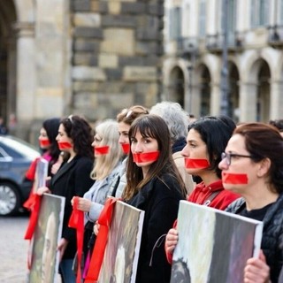 In piazza Vittorio 15 minuti di silenzio contro la violenza sulle donne