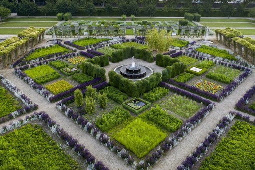 Le siepi e la fontana nei giardini di Venaria Reale