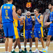 Nebbia fitta nel secondo tempo, Reale Mutua Basket Torino KO a Bologna Nebbia fitta nel secondo tempo, Reale Mutua Basket Torino KO a Bologna