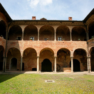Castello delle Quattro Torri (Arignano) Castello delle Quattro Torri (Arignano)