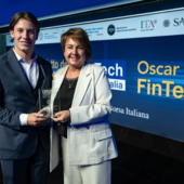 Oscar del Fintech 2026: eVISO, main partner della sesta edizione, consegna il primo eVISO ai Special Award a Palazzo Mezzanotte Oscar del Fintech 2026: eVISO, main partner della sesta edizione, consegna il primo eVISO ai Special Award a Palazzo Mezzanotte