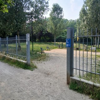 Cancello rimosso senza confronto: bufera sul giardino di via Fagnano