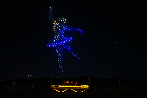 Lo spettacolo DroneArt Show illumina i cieli per due serate a Vinovo