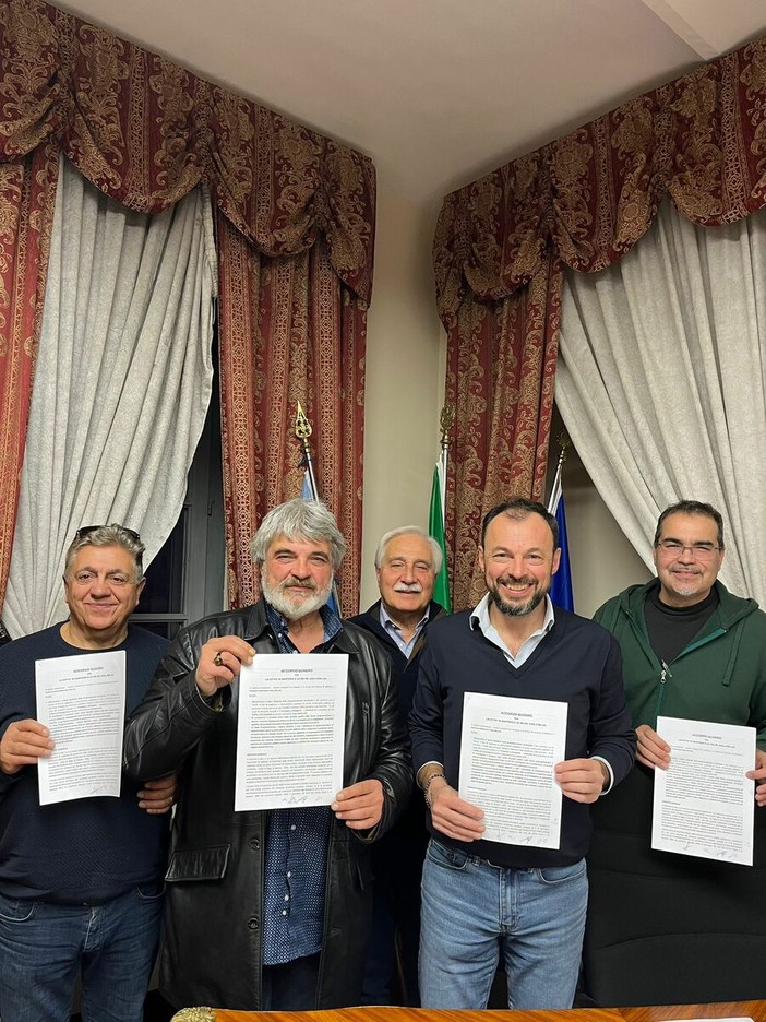 Santena, siglato l'accordo tra Comune e sindacati CGIL, CISL e UIL Santena, siglato l'accordo tra Comune e sindacati CGIL, CISL e UIL