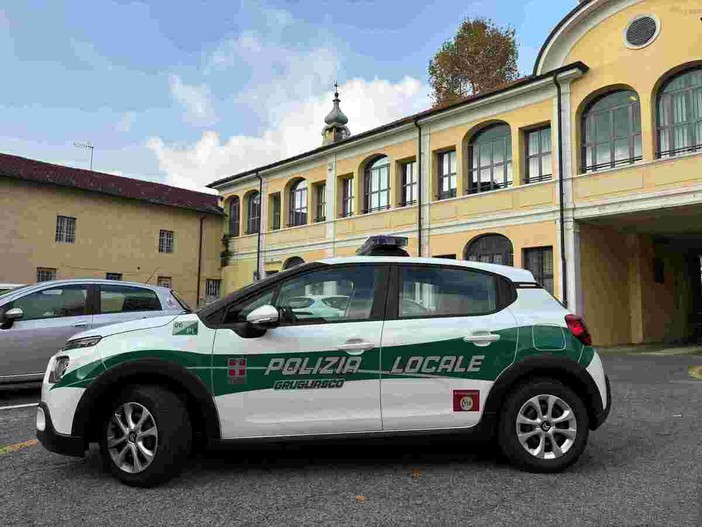 Una vettura della Polizia locale di Grugliasco