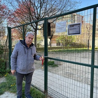 Chiude l'area cani di via Pinchia. Nella foto il consigliere Ventre Chiude l'area cani di via Pinchia. Nella foto il consigliere Ventre