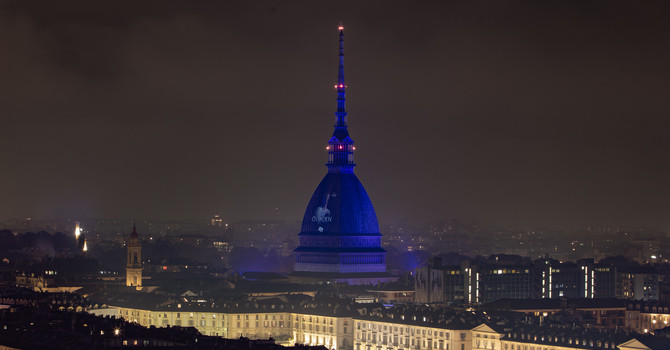 La Mole si illumina per Jannik Sinner, dopo il trionfo alle Atp Finals La Mole si illumina per Jannik Sinner, dopo il trionfo alle Atp Finals