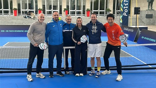 Campioni e studenti si sfidano a pickleball Campioni e studenti si sfidano a pickleball