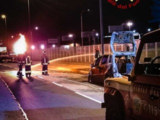 L'intervento dei pompieri in strada Settimo