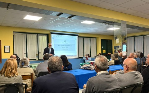 L’assessore Tresso durante l'incontro con le Circoscrizioni 7 e 8