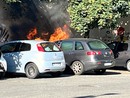 Mattinata di paura, auto in fiamme davanti all’Ovs di via Livorno