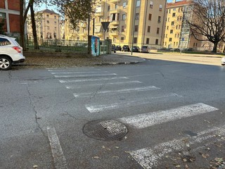 L'incrocio tra via Nallino e via Frattini nel mirino dei residenti L'incrocio tra via Nallino e via Frattini nel mirino dei residenti