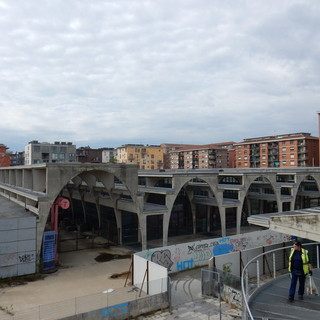 Rinascono le arcate dell’ex Moi abbandonate: nuovi impianti elettrici ed addio alla barriere architettoniche Rinascono le arcate dell’ex Moi abbandonate: nuovi impianti elettrici ed addio alla barriere architettoniche
