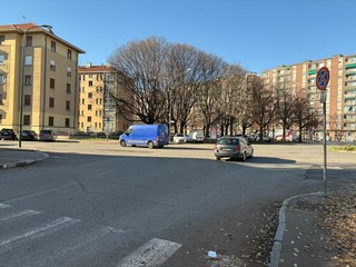 L'incrocio tra via Nallino e via Frattini nel mirino dei residenti L'incrocio tra via Nallino e via Frattini nel mirino dei residenti