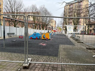 L'area giochi della discordia di piazza Mattirolo L'area giochi della discordia di piazza Mattirolo