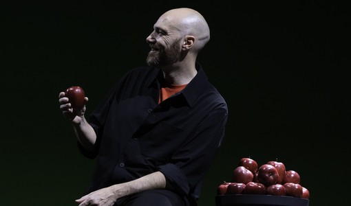 Andrea Pezzi, dall'Intelligenza artificiale a quella naturale: "A Teatro racconto cosa significa essere umani"