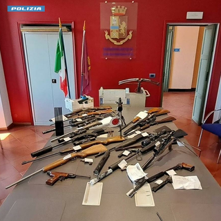 Le armi sequestrate dalla Polizia Le armi sequestrate dalla Polizia