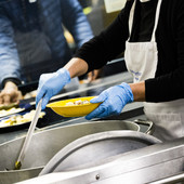 Una sera agli Asili Notturni di via Ormea, approdo di chi ha bisogno