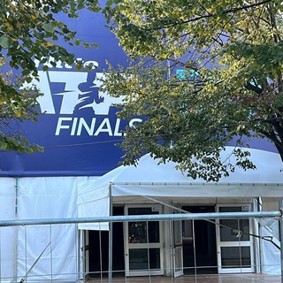 Aspettando Sinner e gli altri campioni del tennis, in piazza D’Armi torna l’atmosfera da Atp Finals