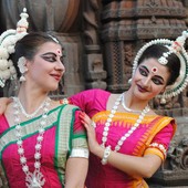 Alla scuola L’Araba Fenice una serata tra religioni del mondo e danza Odissi