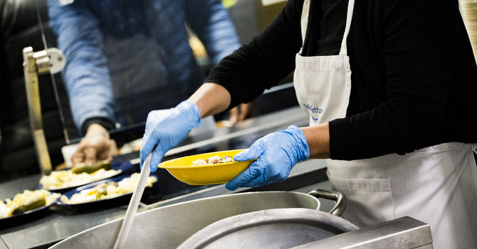 Una sera agli Asili Notturni di via Ormea, approdo di chi ha bisogno