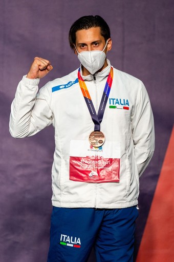 Atleta premiato con la medaglia di bronzo
