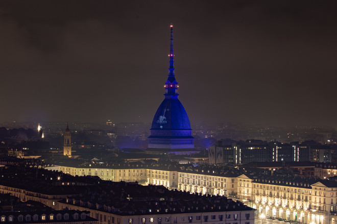 La Mole si illumina per Jannik Sinner, dopo il trionfo alle Atp Finals La Mole si illumina per Jannik Sinner, dopo il trionfo alle Atp Finals