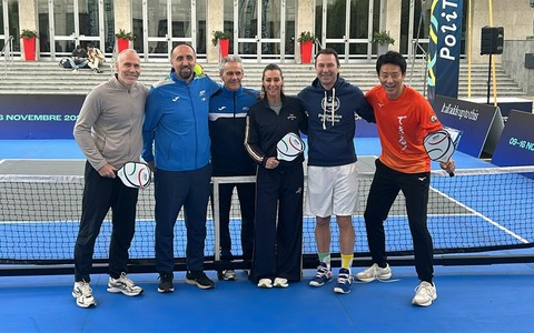 Campioni e studenti si sfidano a pickleball